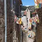 Kuca Carmen Rab Town