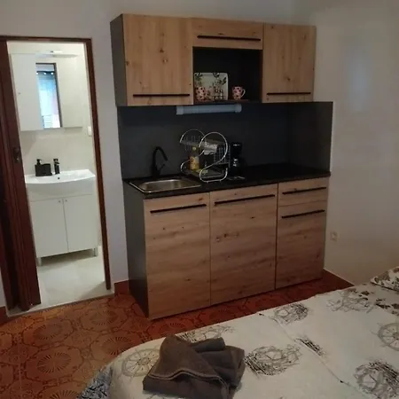 Kuca Carmen Gæstehus Rab Town