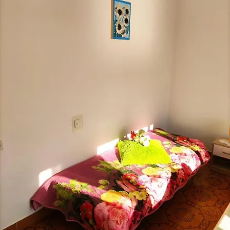 Kuca Carmen بيت ضيافة راب