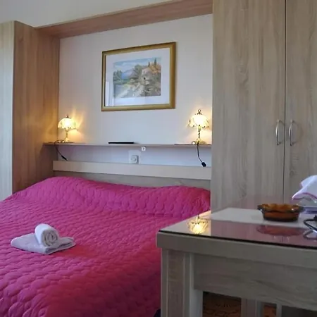 Guest house Kuca Carmen Rab Town